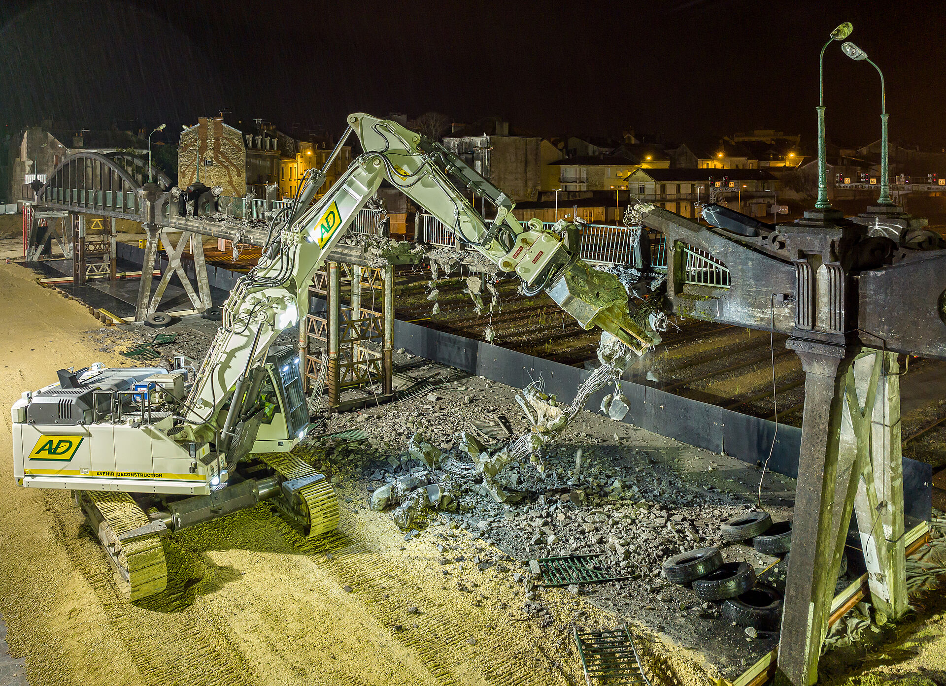 Démolition de la passerelle, gare de Périgueux